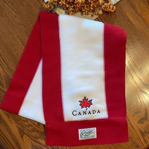 🎄Donated🎄Roots Athletics Canada Scarf 🧣